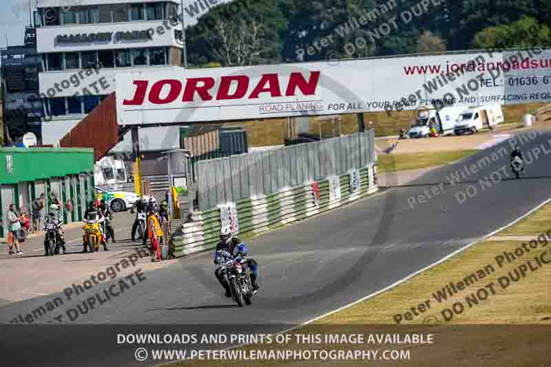 Vintage motorcycle club;eventdigitalimages;mallory park;mallory park trackday photographs;no limits trackdays;peter wileman photography;trackday digital images;trackday photos;vmcc festival 1000 bikes photographs